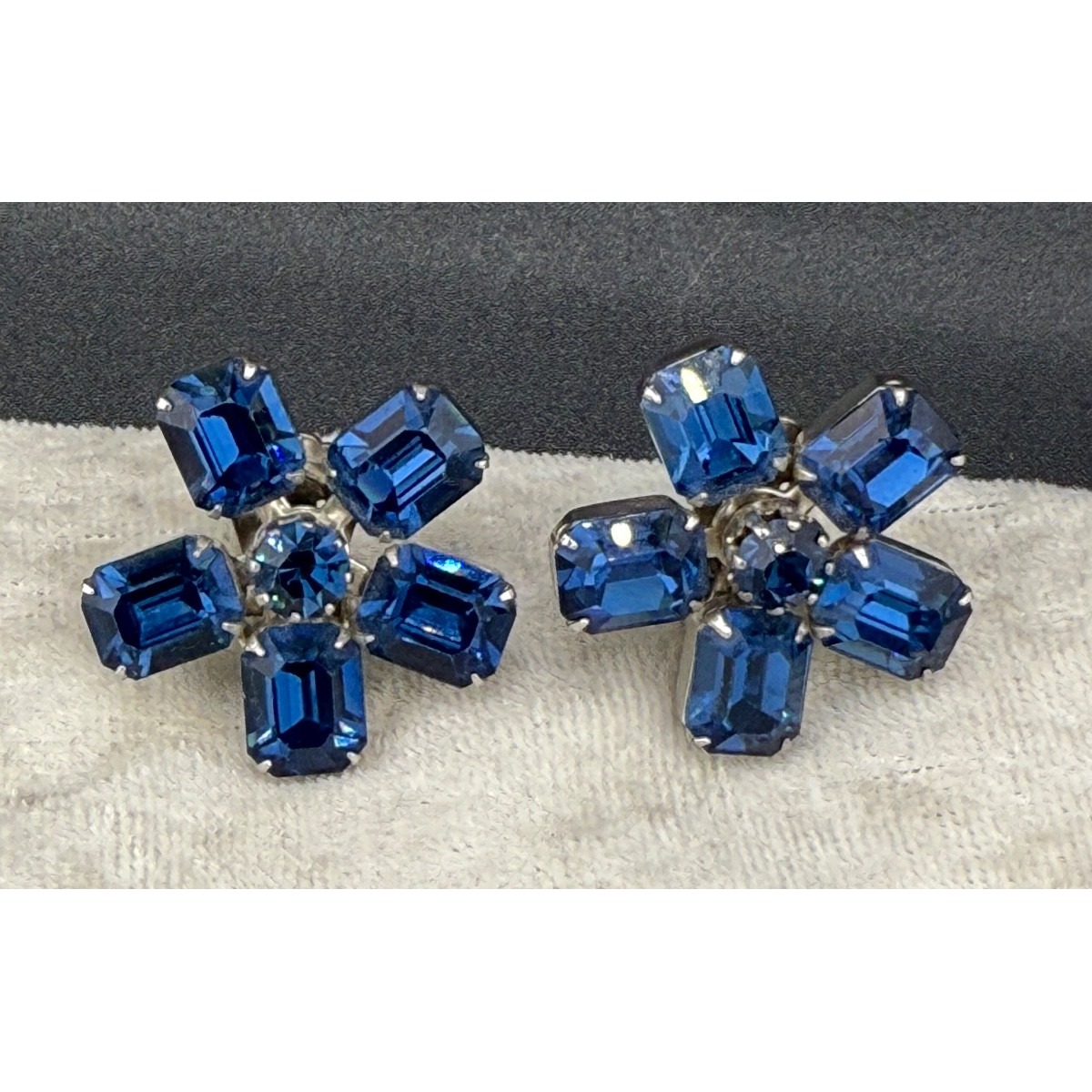 Vintage Kramer Clip On Earrings Blue Flower Rhinestone Silver Tone Signed 30$